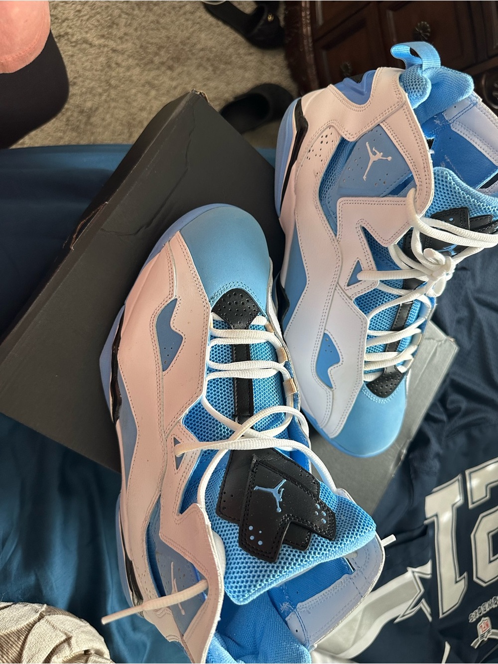 Jordan men 11.5 baby blue and white true flight - Picture 3 of 6